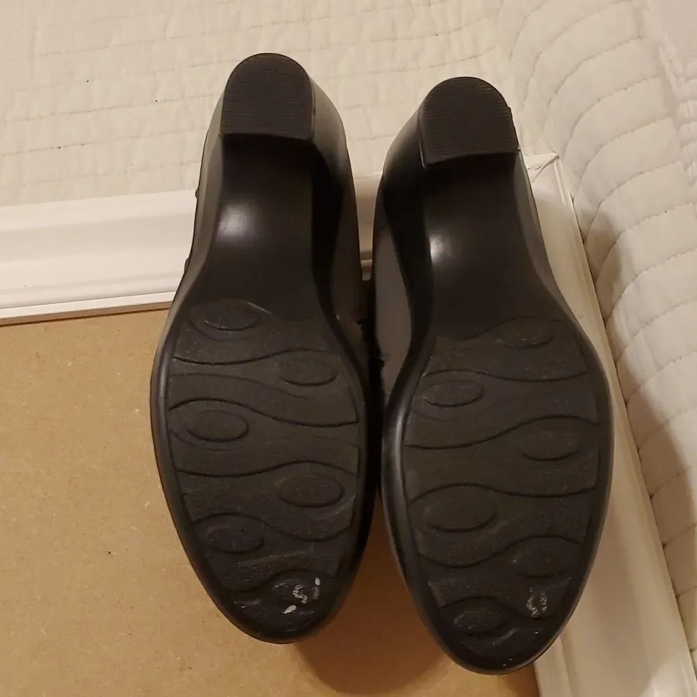 NWOT Easy Street gray ankle booties size 7 1/2 WW